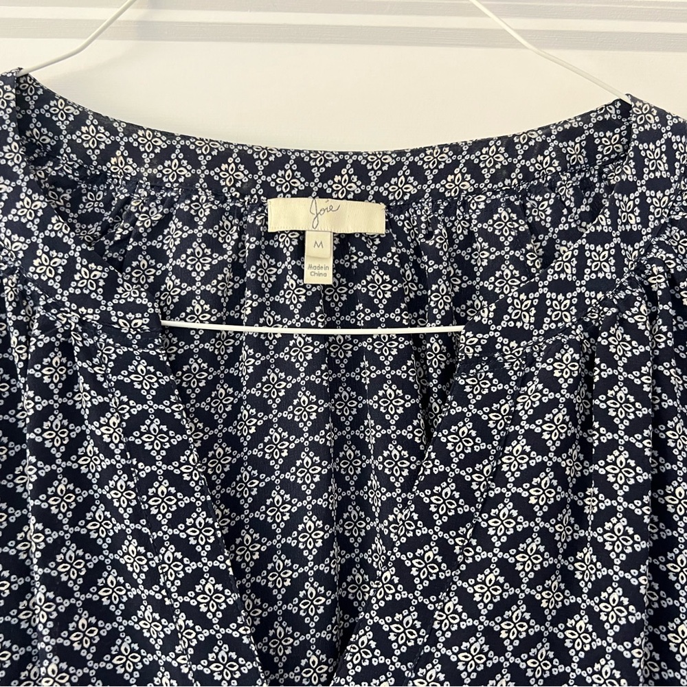 Gorgeous navy 100% silk Joie top flowy fit. Boho classy, vacay in Greece vibe.